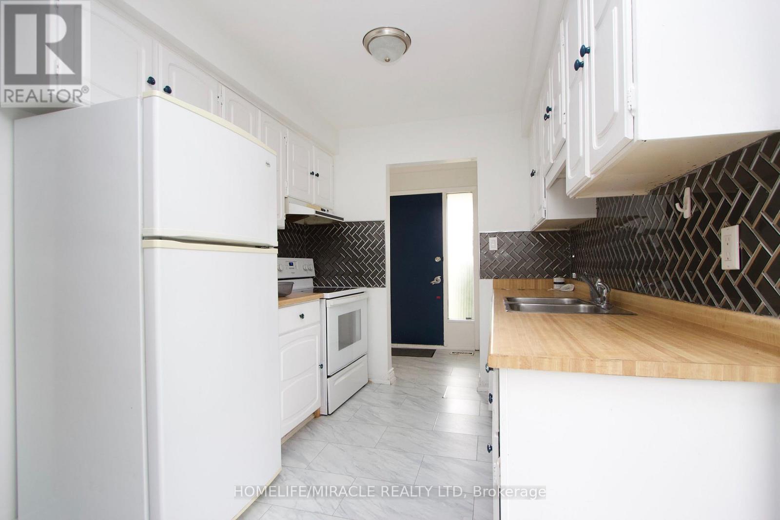 14 PILKINGTON CRESCENT N - 7