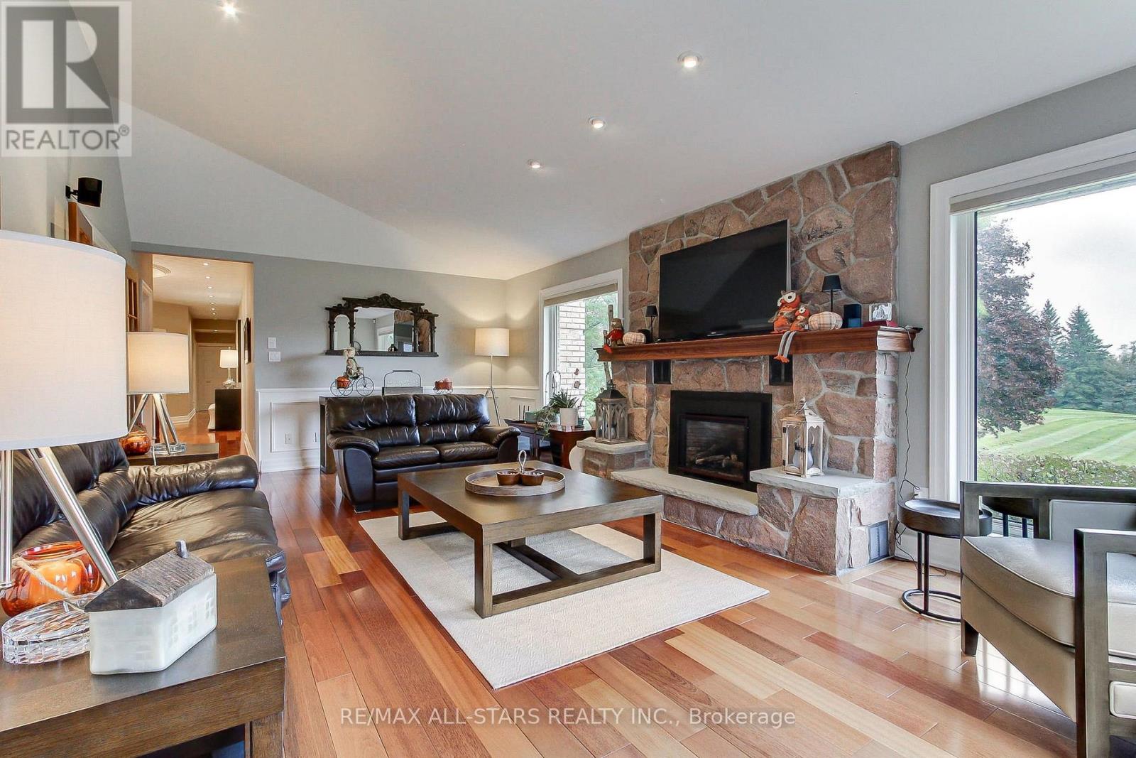 15 Lobraico Lane, Whitchurch-Stouffville, ON photo 12
