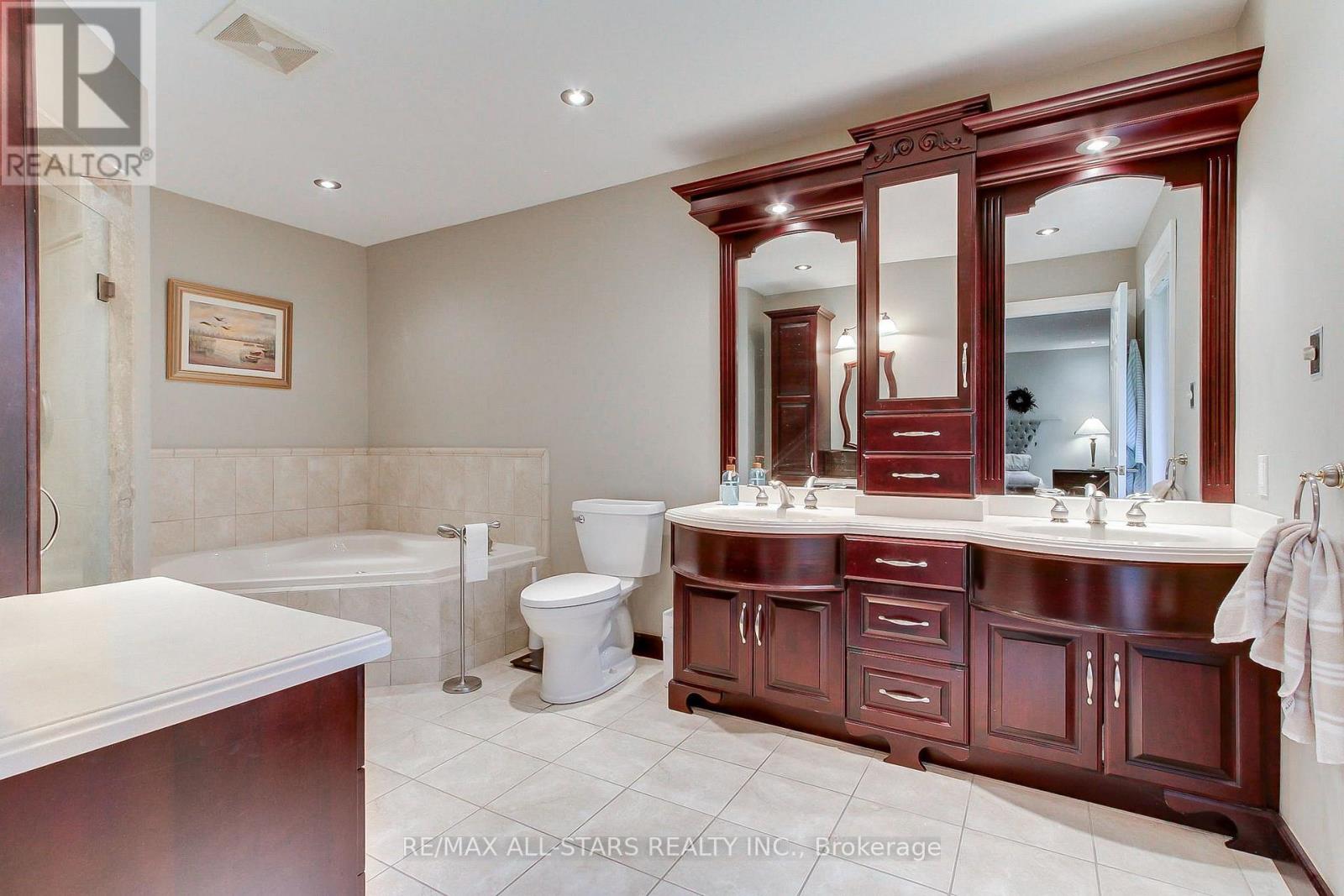 15 LOBRAICO LANE - 23