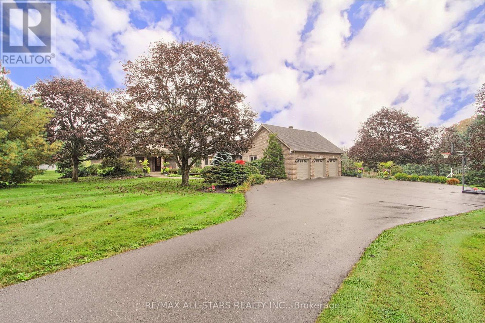 15 Lobraico Lane, Whitchurch-Stouffville, ON photo 5