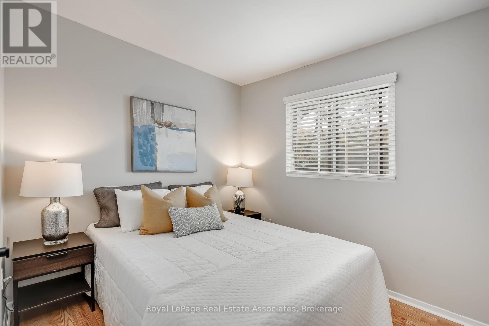#42 2779 GANANOQUE DRIVE - 21