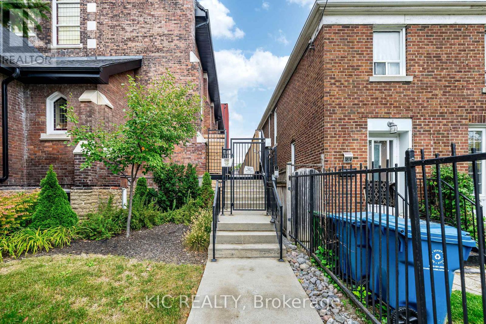 #111 1183 DUFFERIN STREET - 32