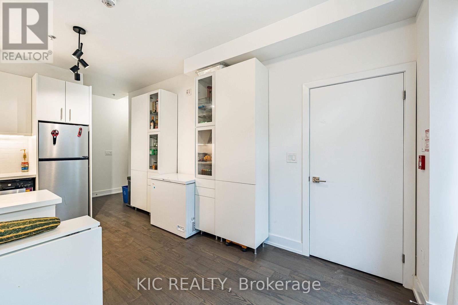 #111 1183 DUFFERIN STREET - 5