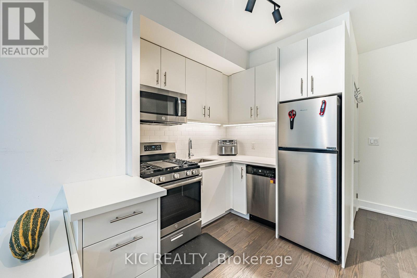 #111 1183 DUFFERIN STREET - 7