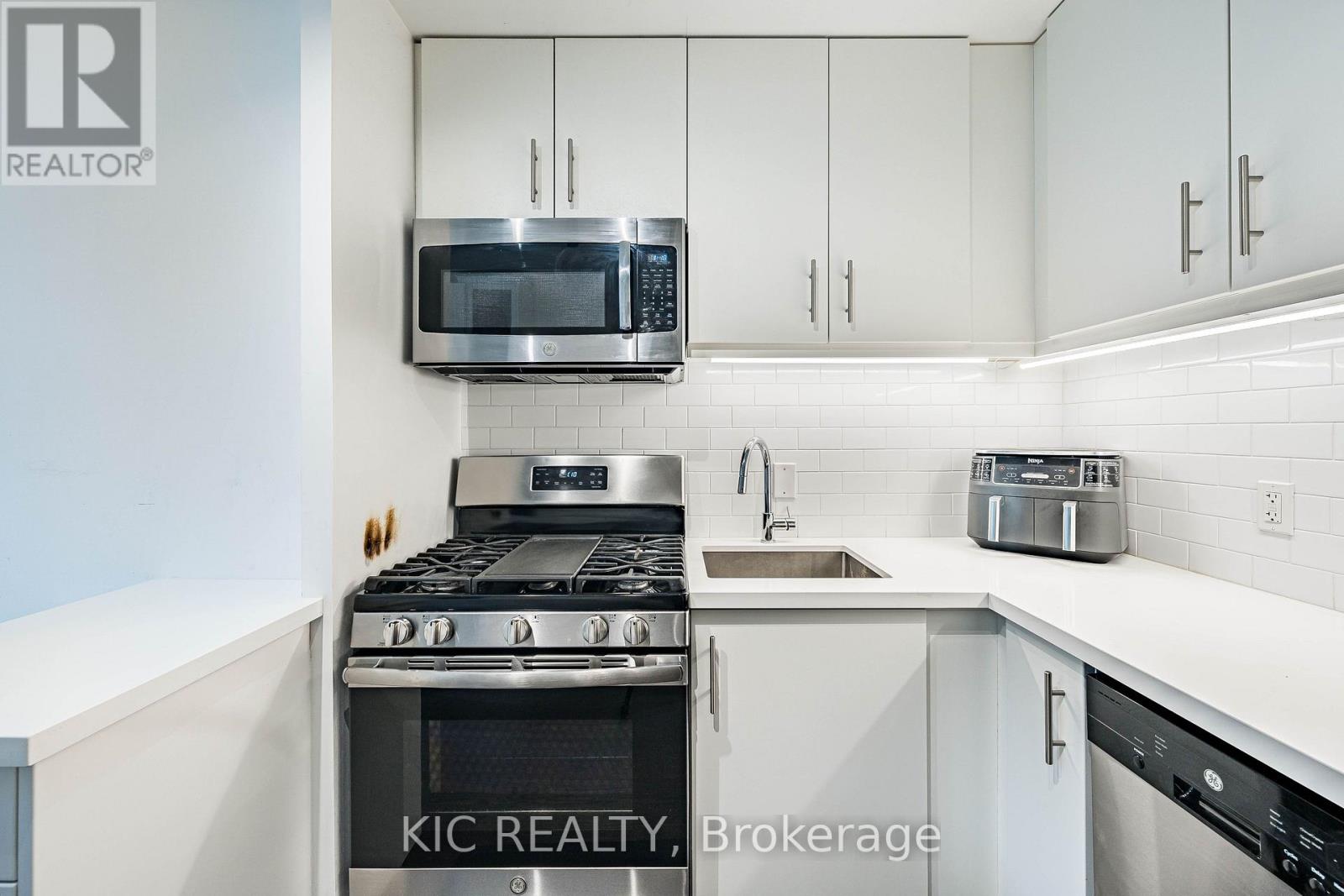 #111 1183 DUFFERIN STREET - Image 8