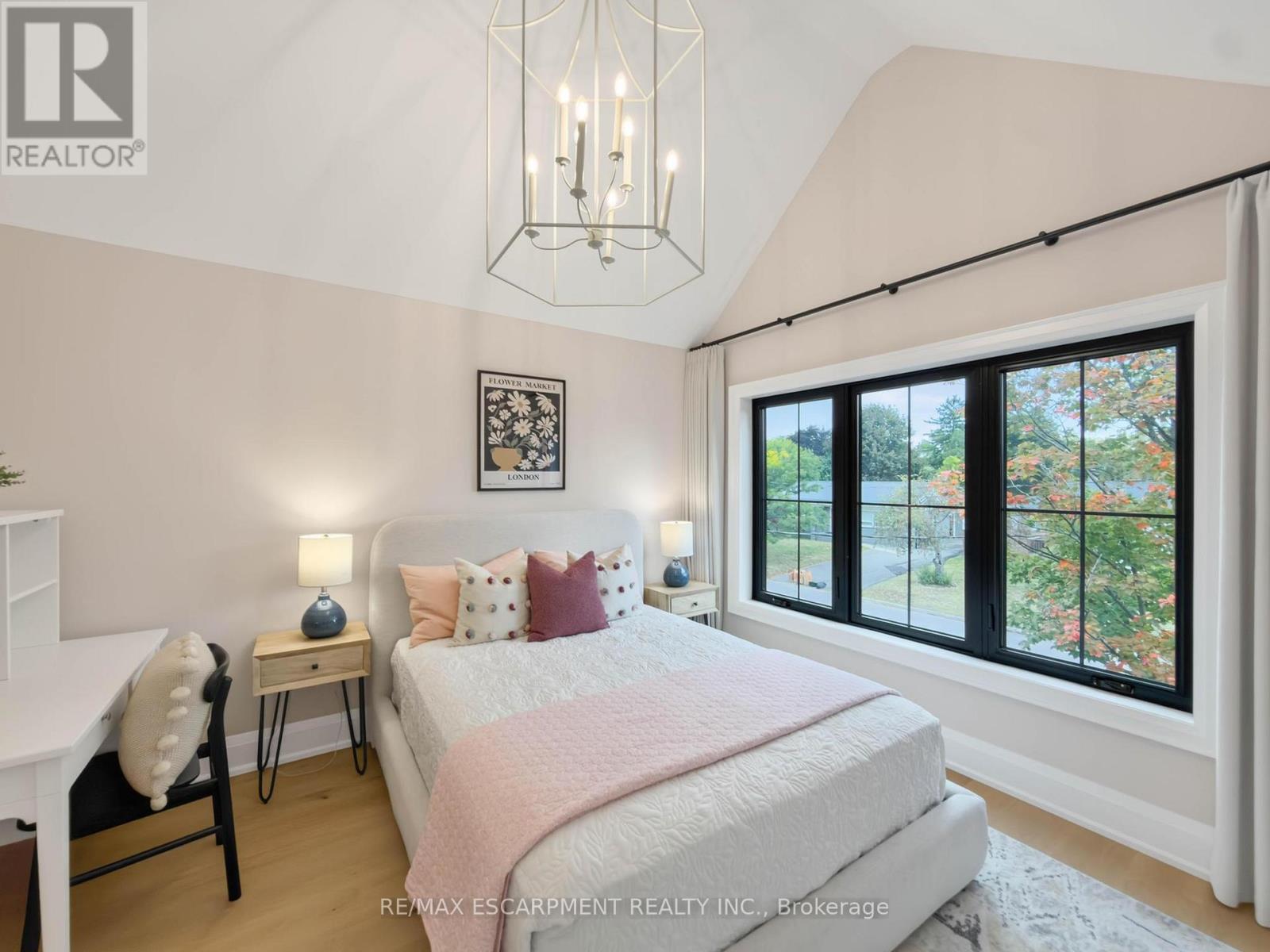 260 Kent Crescent, Burlington, ON photo 30