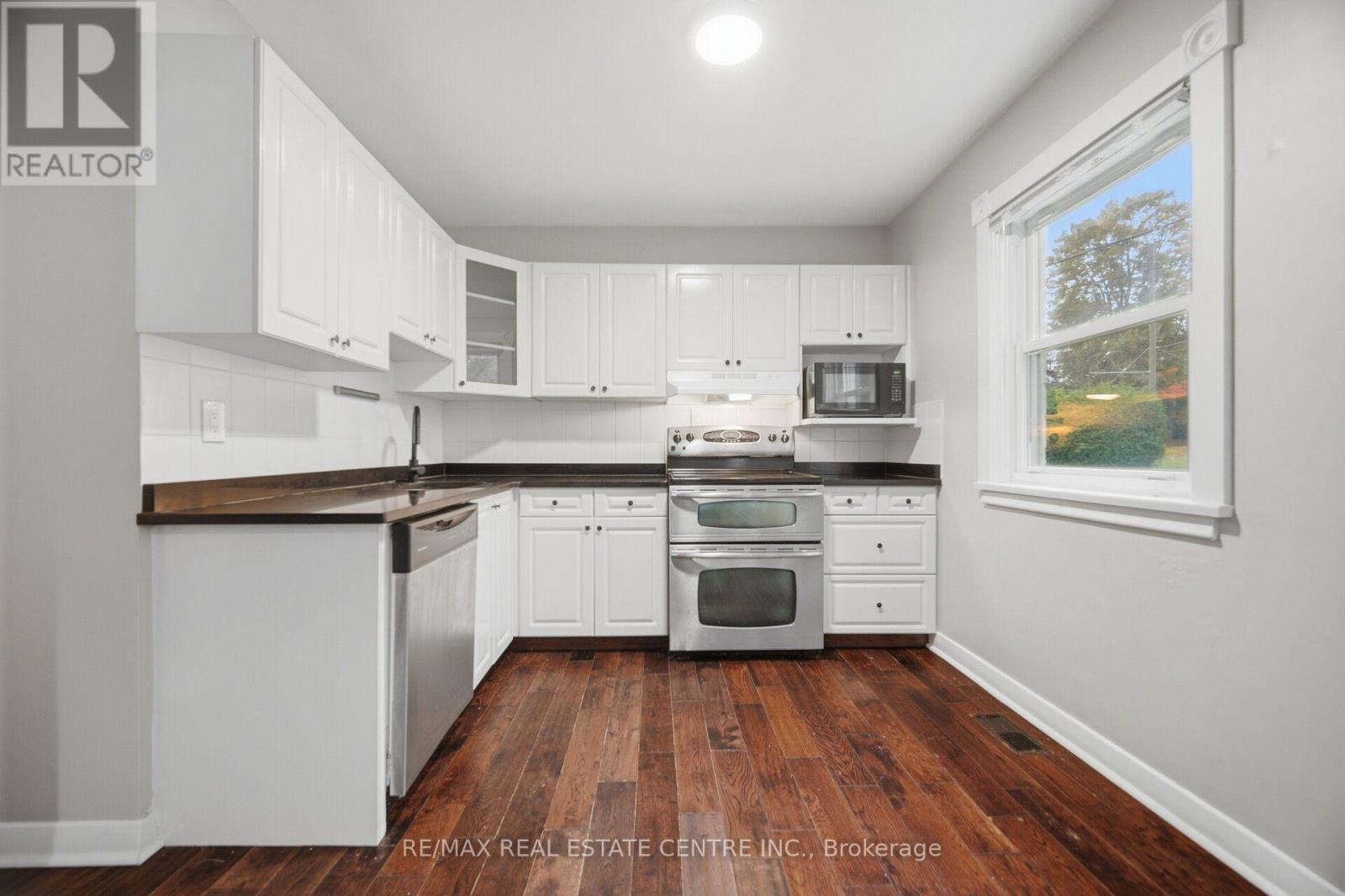 4 Lincoln Crescent, Guelph, ON photo 13