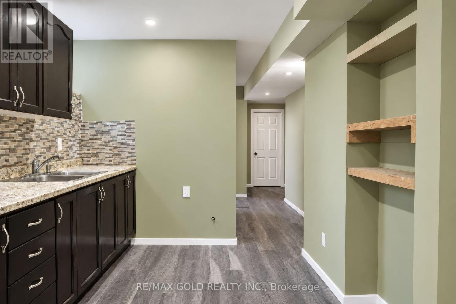 31 MELINDA STREET W - 29