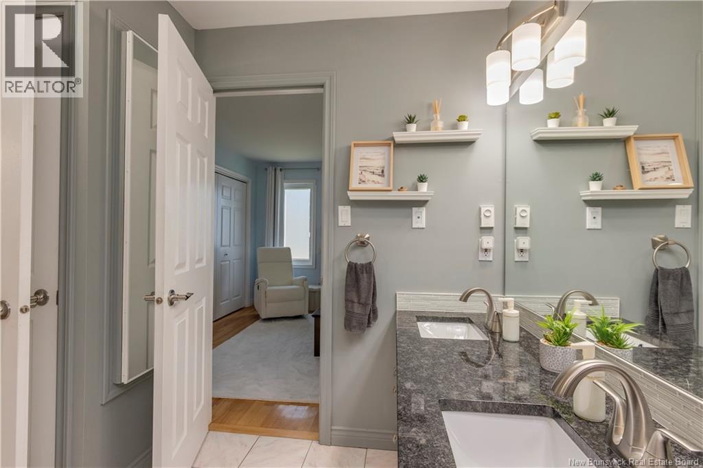 228 Herve Street - 21