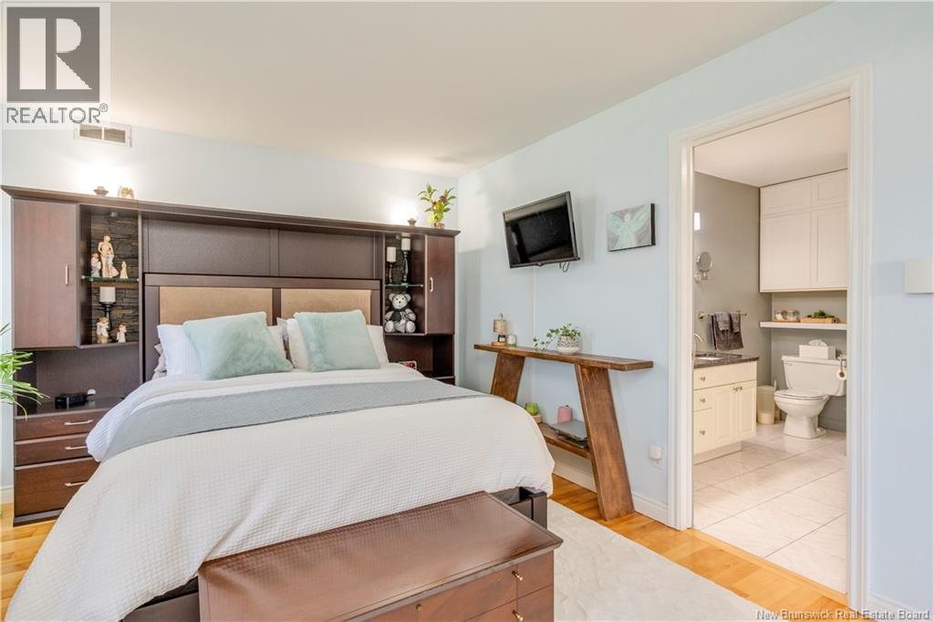 228 Herve Street - 23