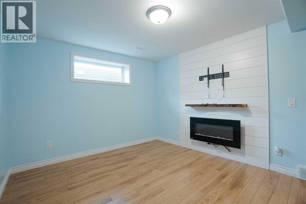 213 Parry Crescent - Image 36
