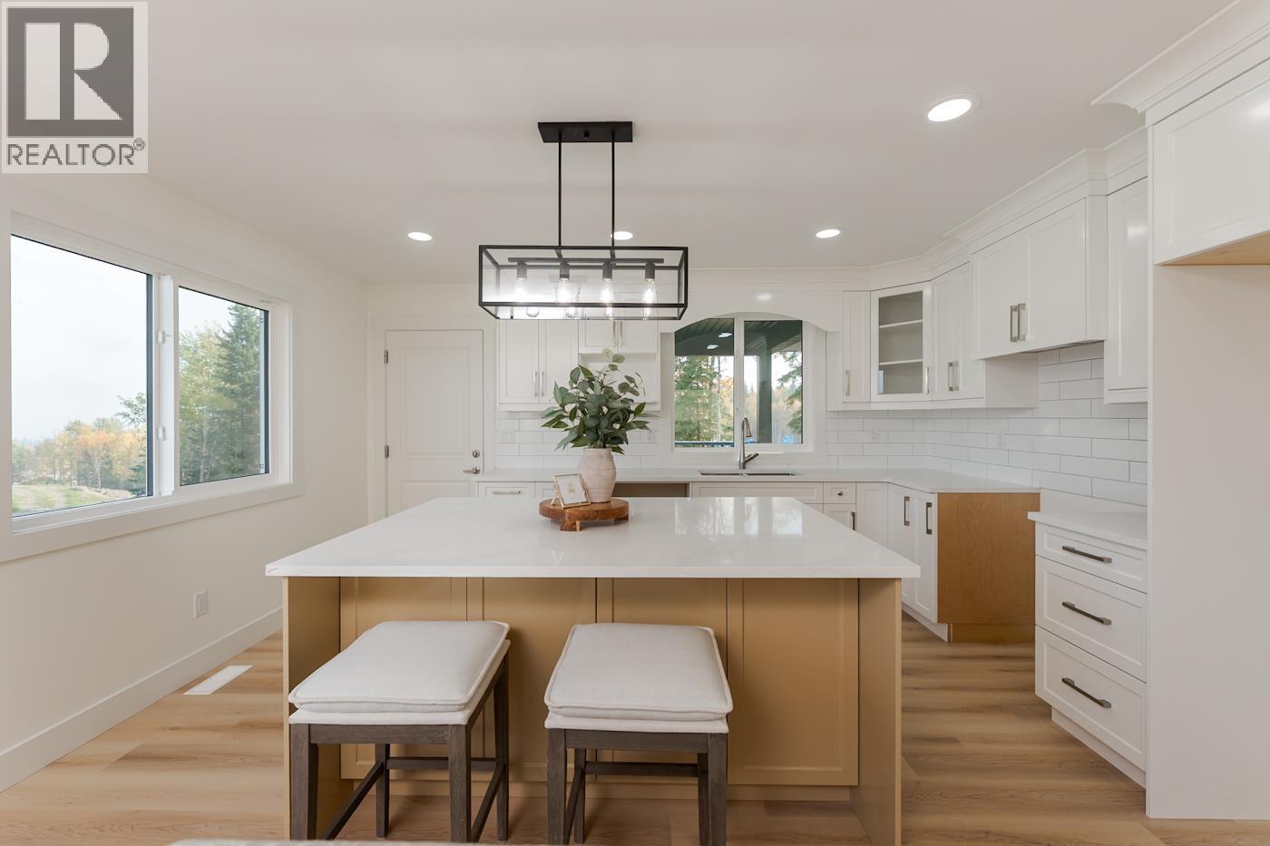 Photo 12 of 39 — 7990 SOUTHRIDGE AVENUE · Prince George, BC