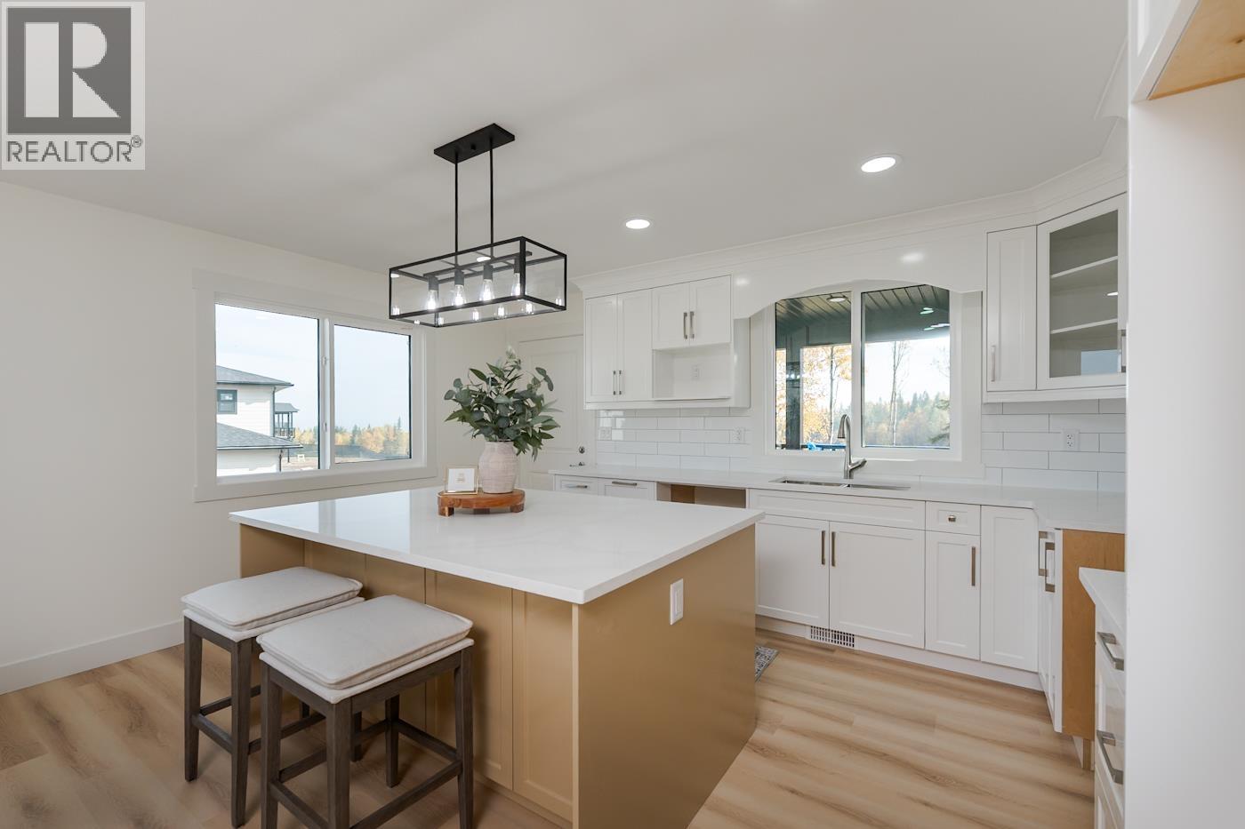 Photo 13 of 39 — 7990 SOUTHRIDGE AVENUE · Prince George, BC