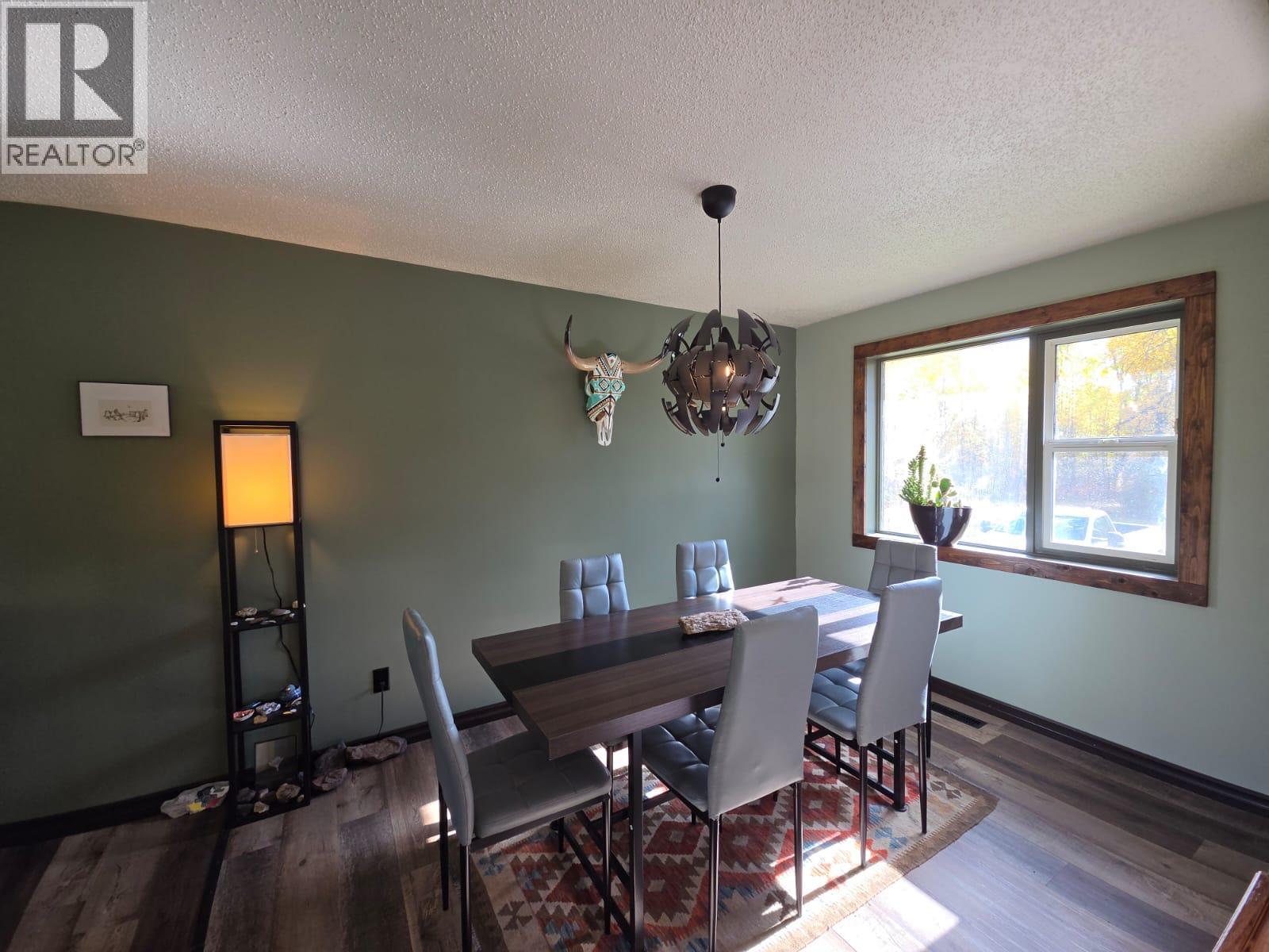 6082 Centennial Road W - 11