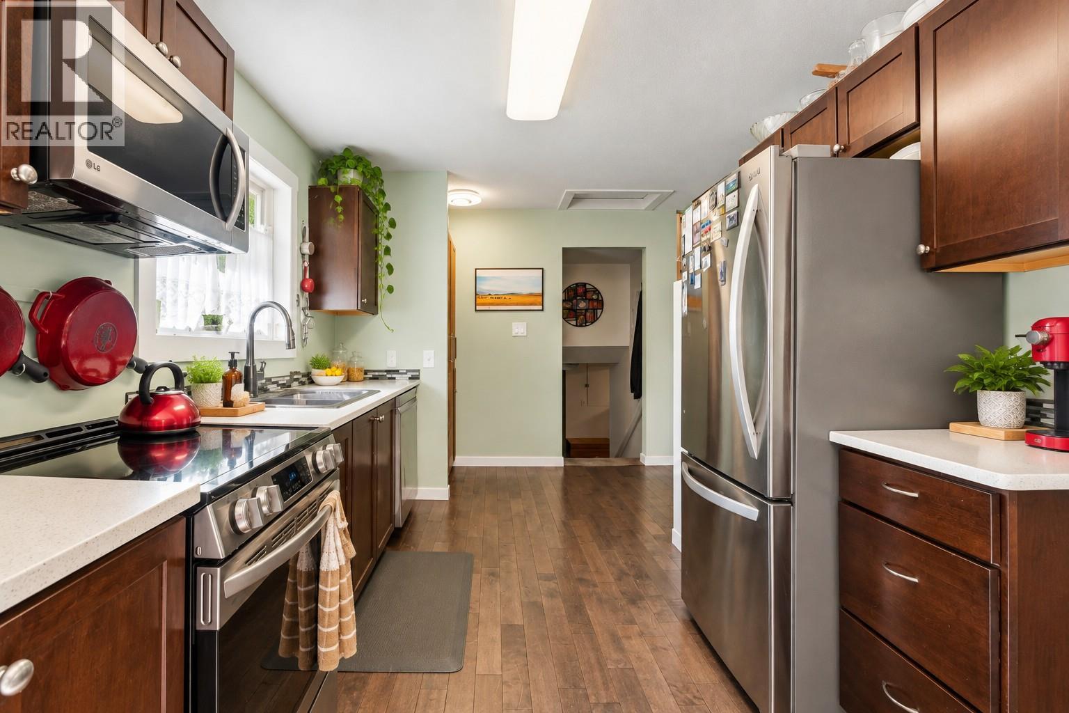 606 Riverside Avenue - Image 23