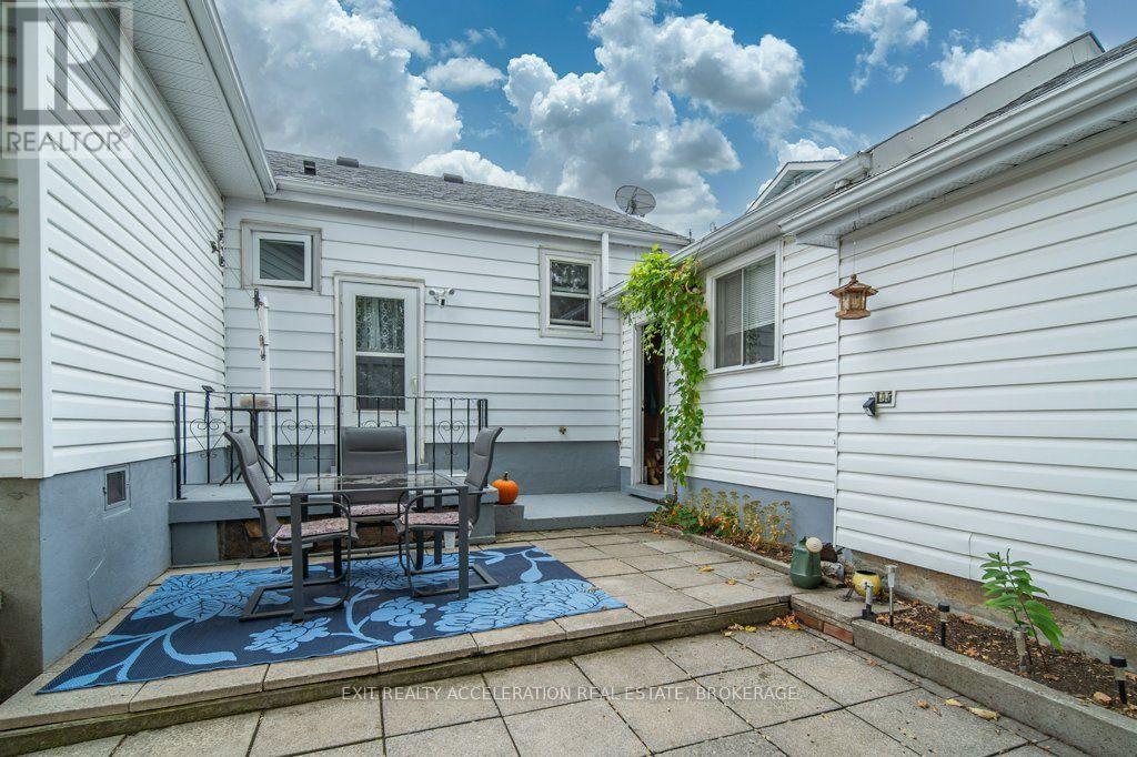 66 NORTH PARK GARDENS - 40