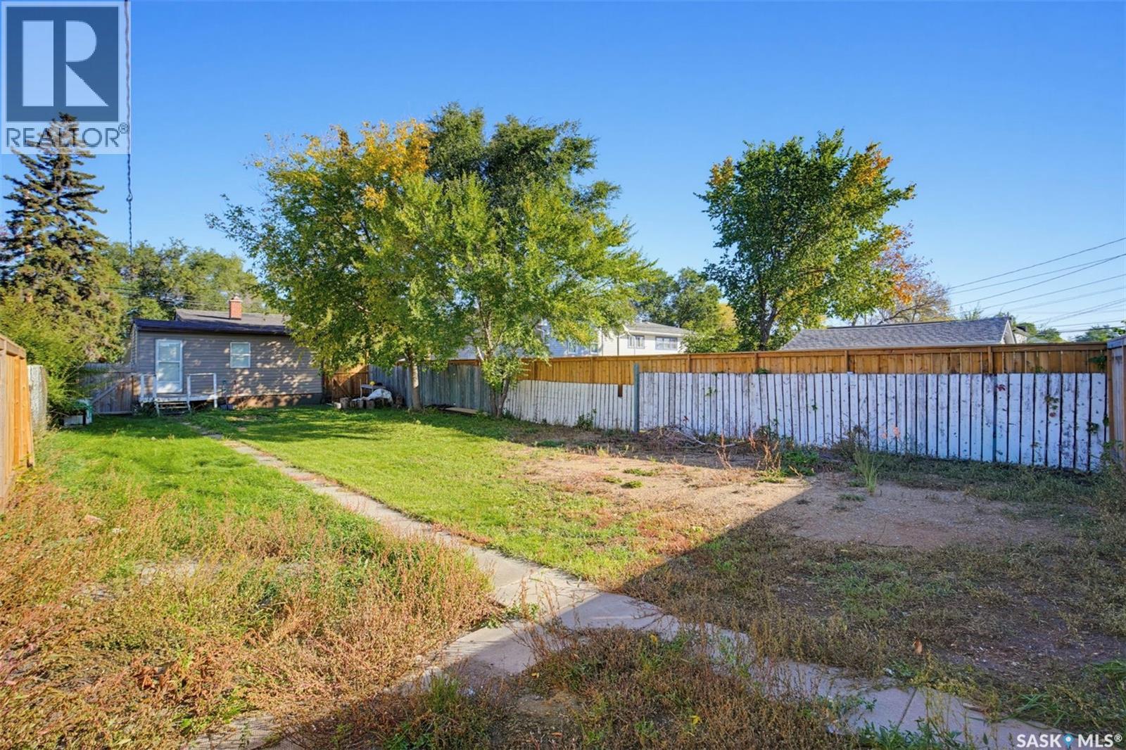 915 23rd STREET W - 25