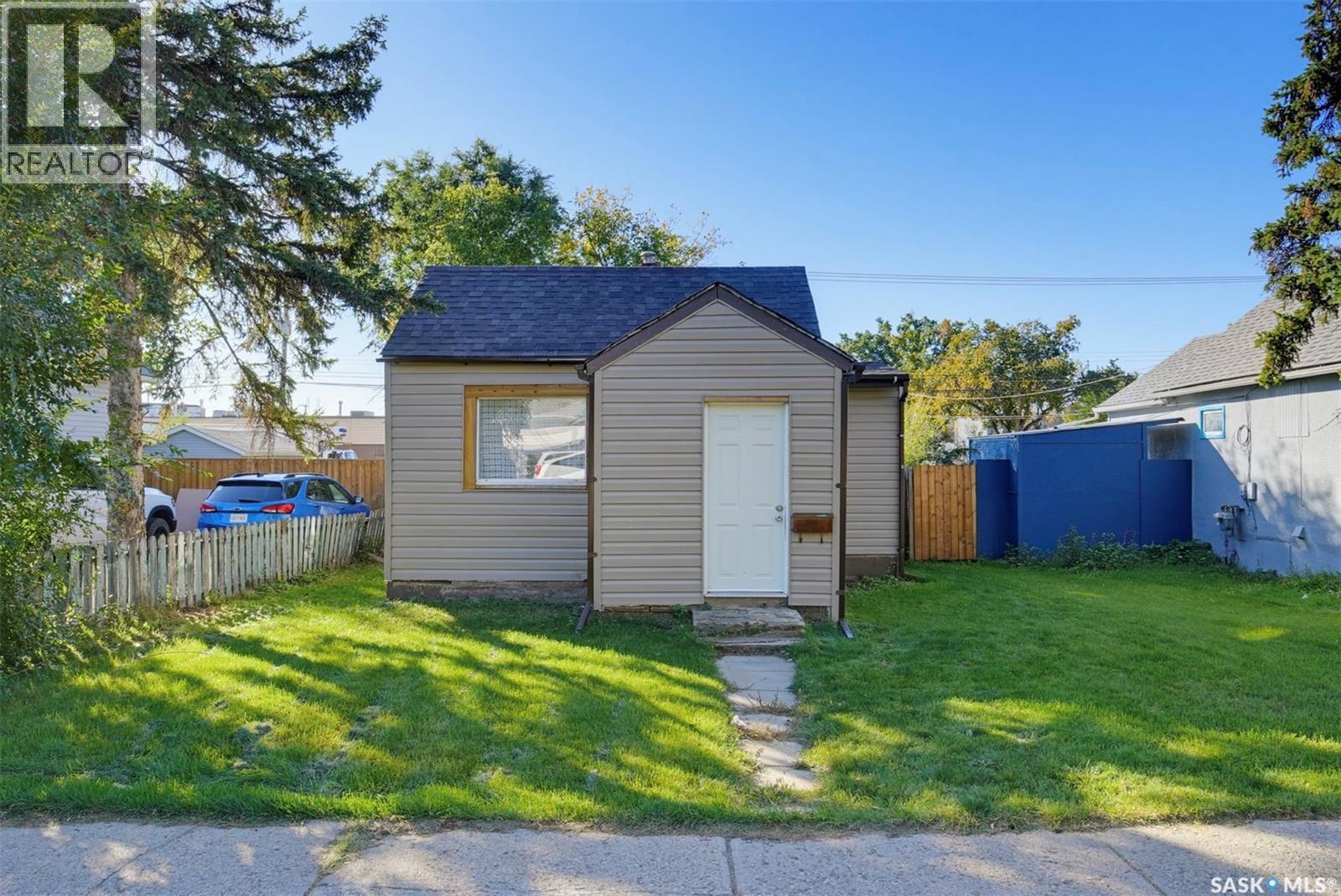 915 23rd STREET W - 4