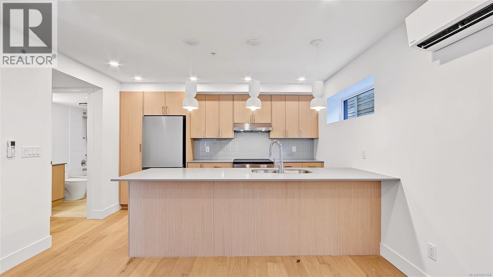 3 1721 Adanac Street, Victoria