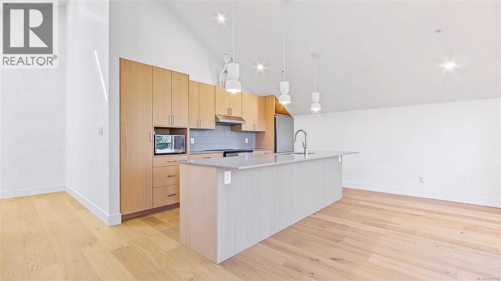 #2 1721 Adanac St - 11