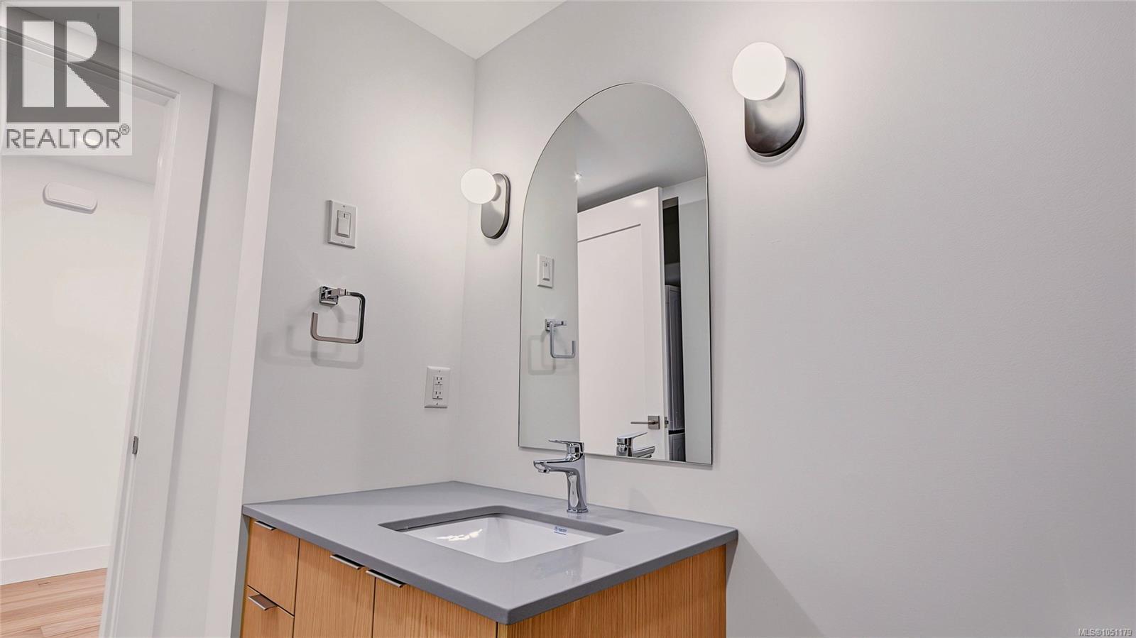 #2 1721 Adanac St - Image 26
