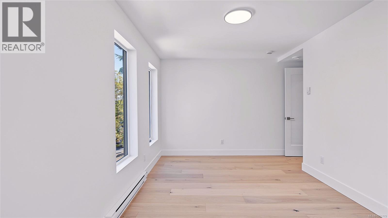 #2 1721 Adanac St - 22