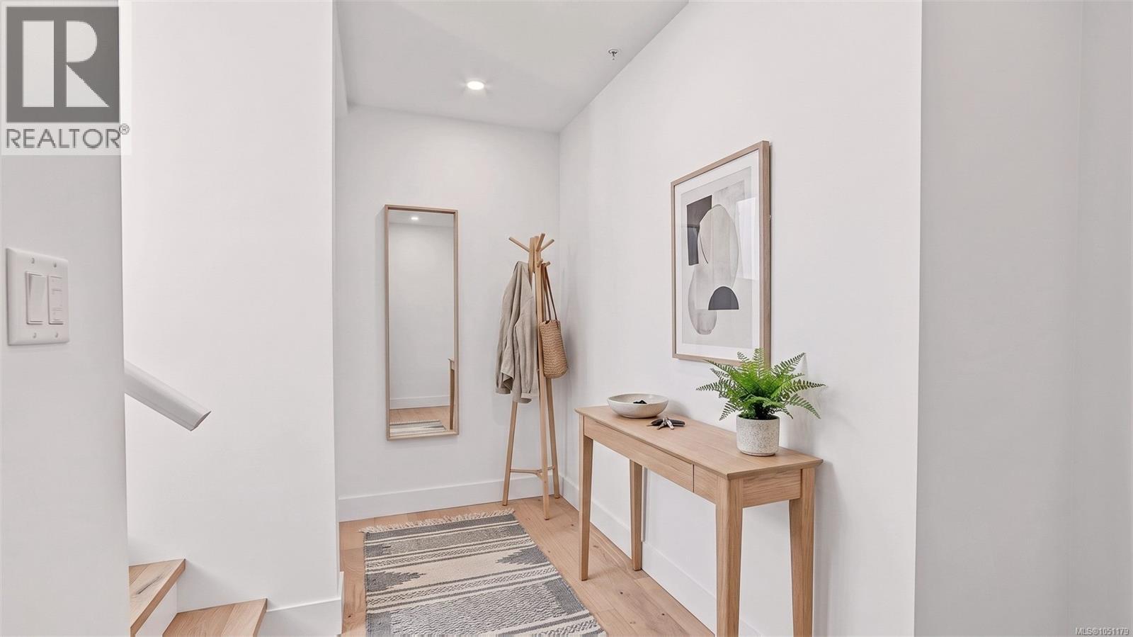 #2 1721 Adanac St - 29