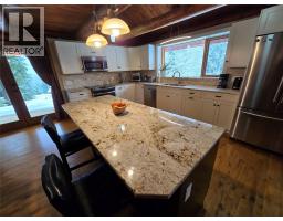 Kitchen - 2358 Dunn Lake Road, Clearwater, BC V0E1N0 Photo 11