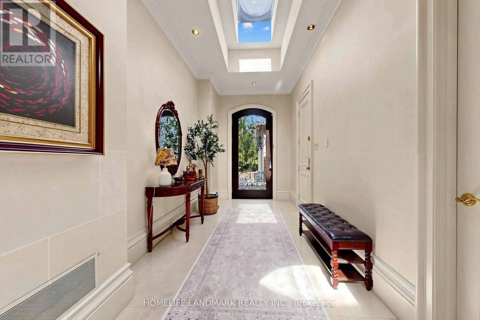 25 THE BRIDLE PATH - 18