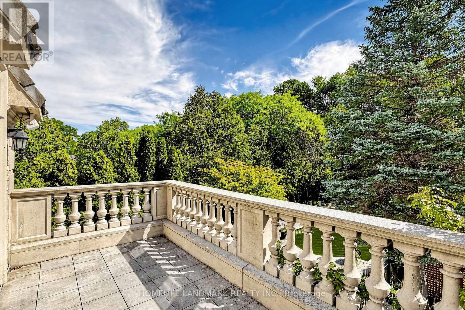 25 THE BRIDLE PATH - 24