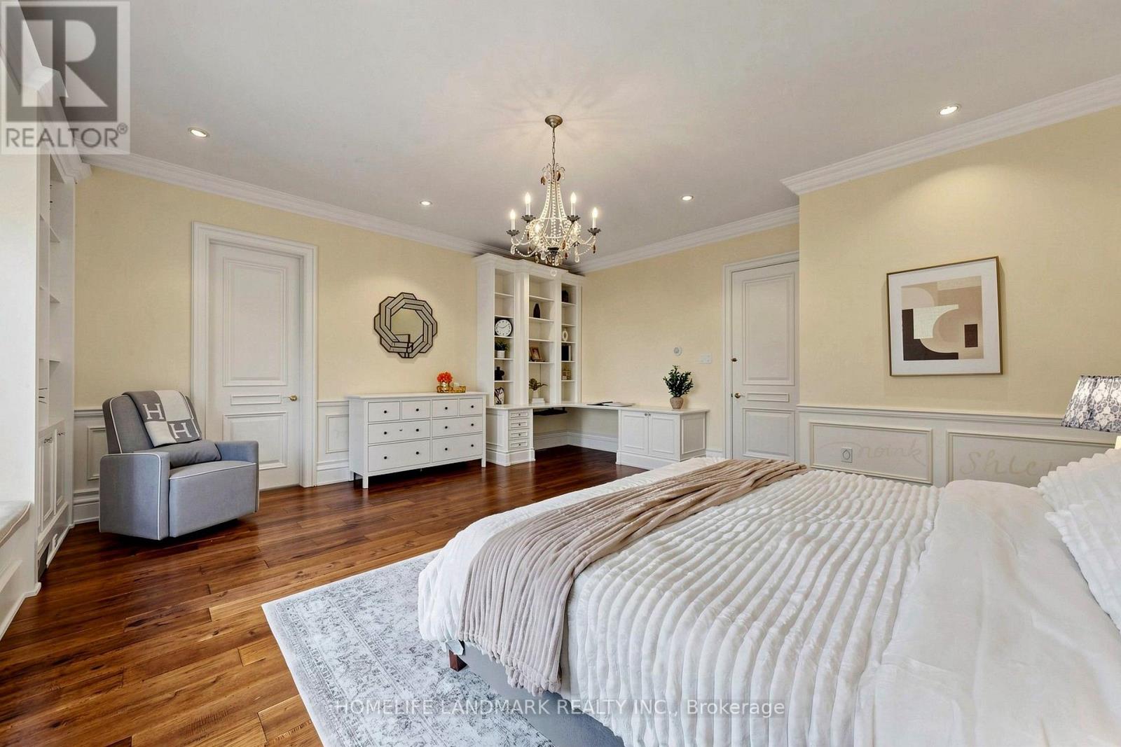25 THE BRIDLE PATH - 26