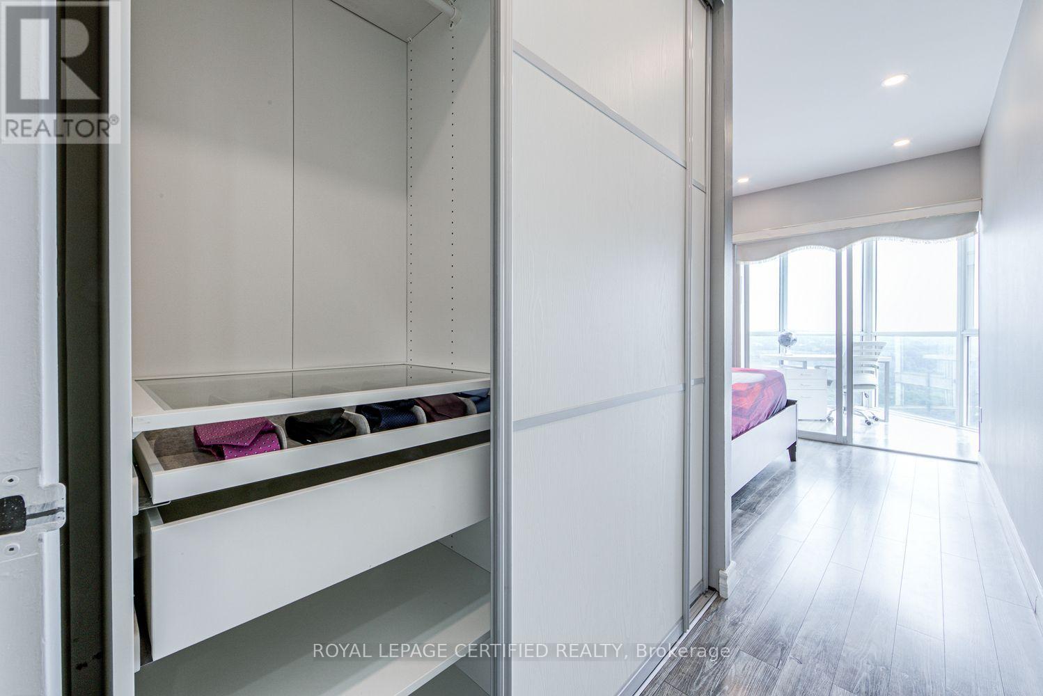 #1911 5 CONCORDE PLACE - Image 10
