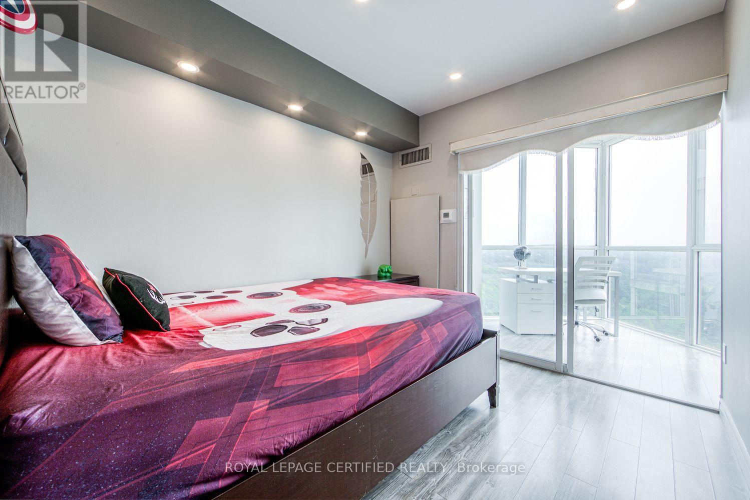 #1911 5 CONCORDE PLACE - 11