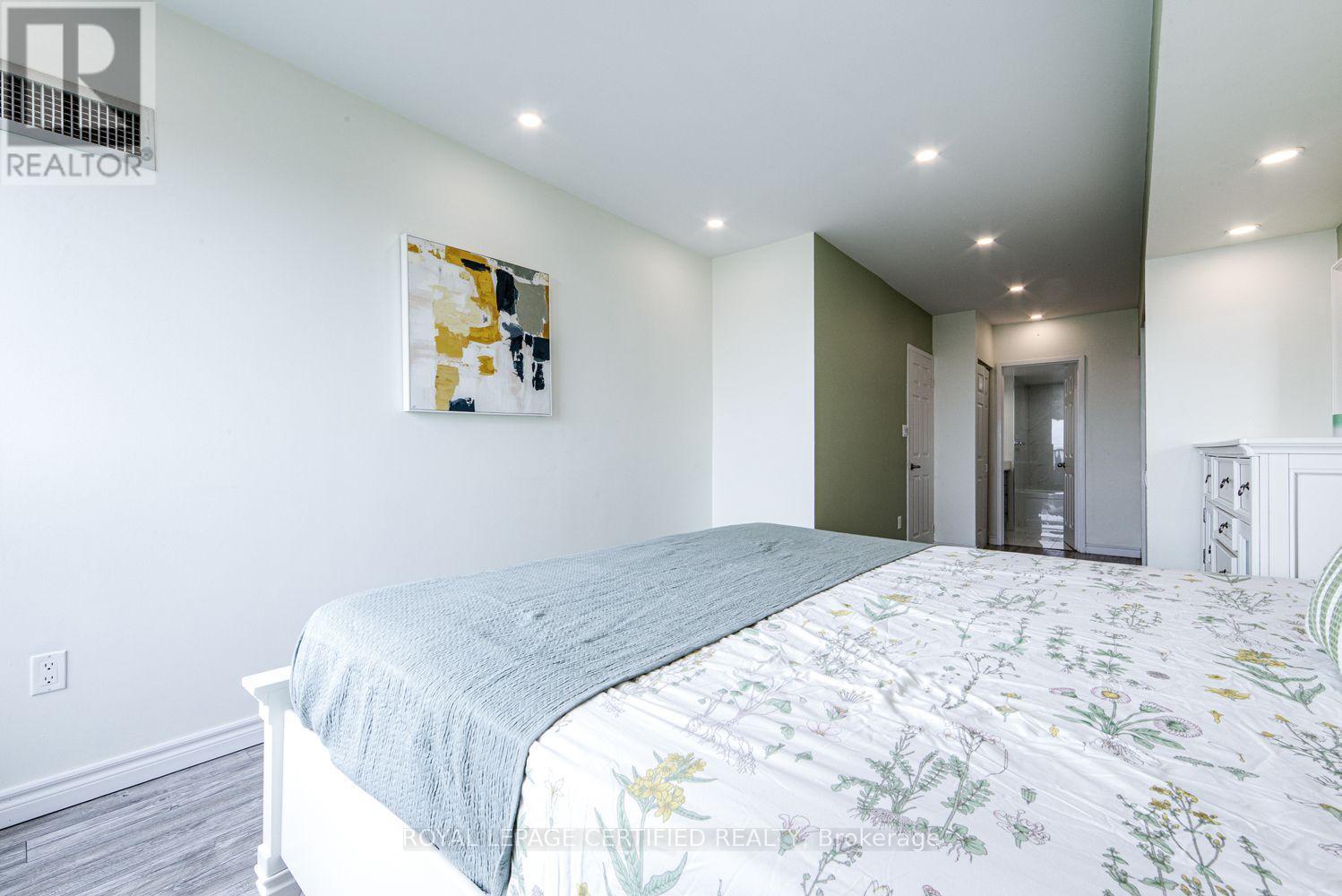 #1911 5 CONCORDE PLACE - 17
