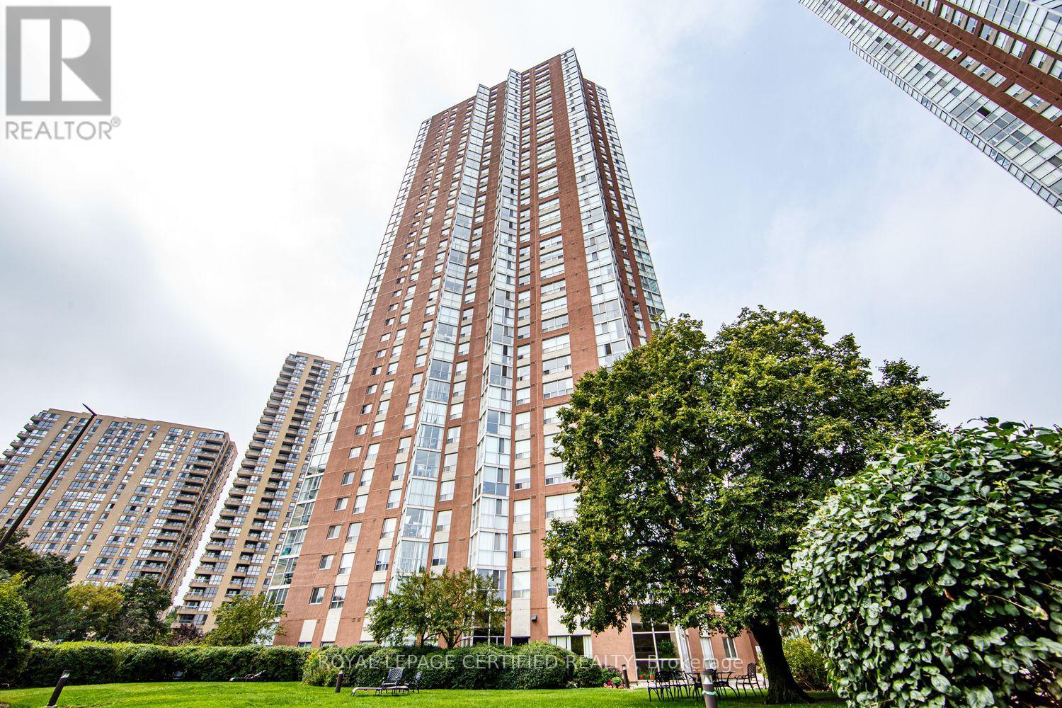 #1911 5 CONCORDE PLACE - 32