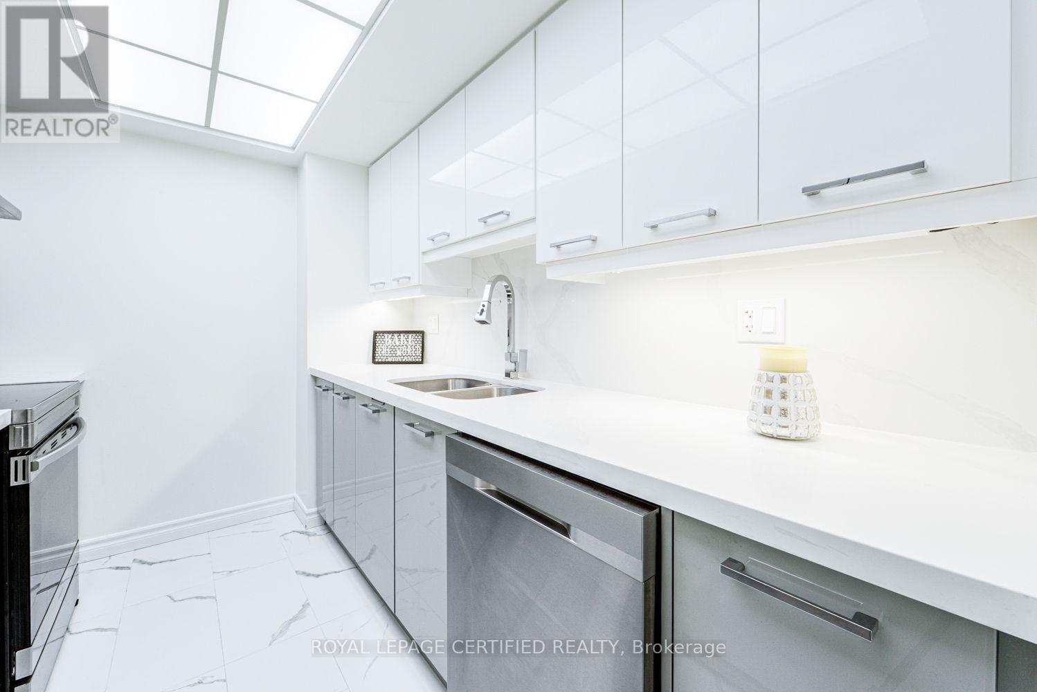 #1911 5 CONCORDE PLACE - 5