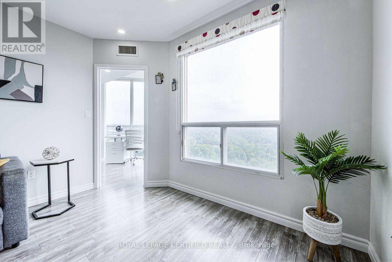 #1911 5 CONCORDE PLACE - Image 8