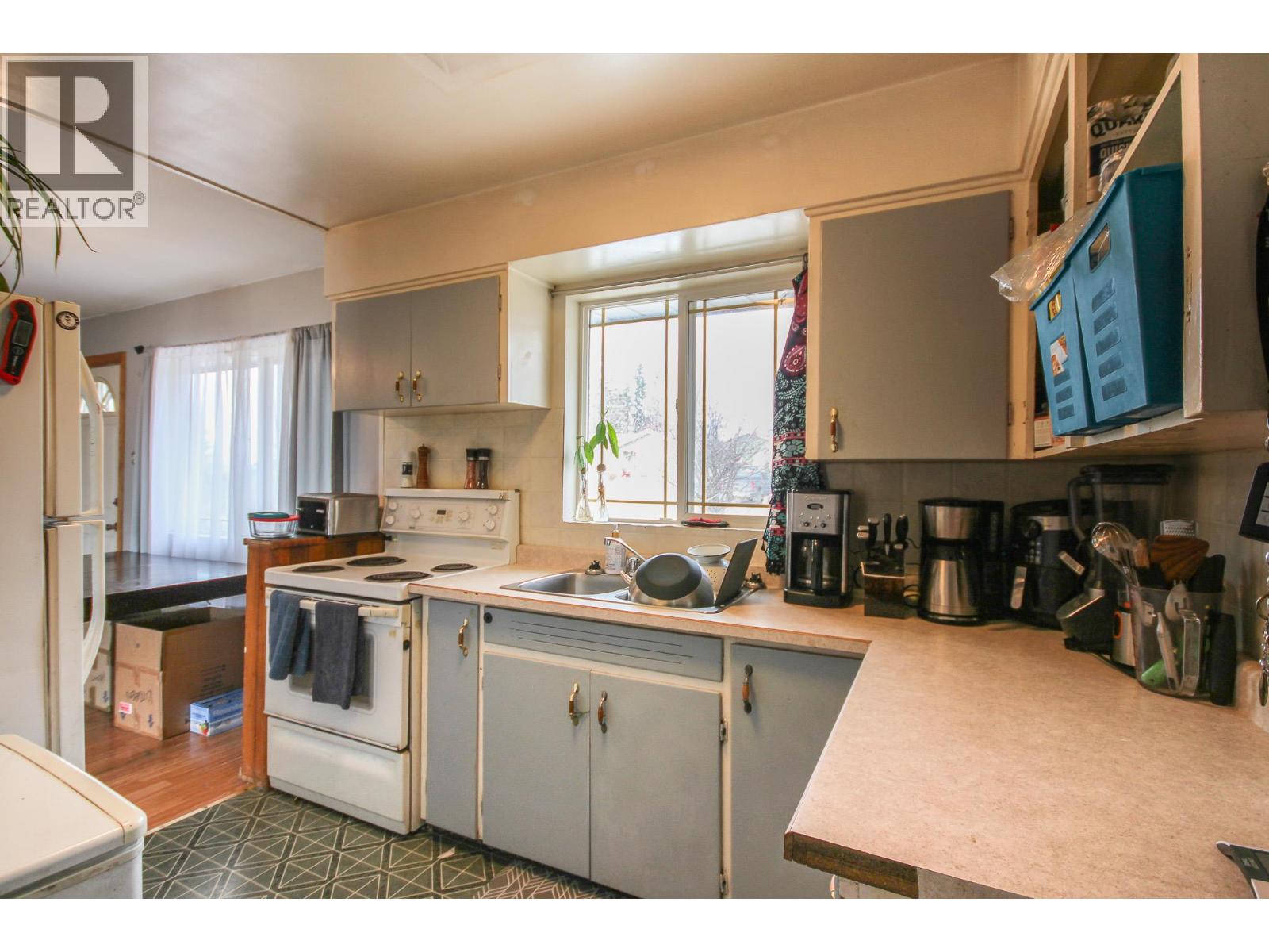 1621 95 Avenue - 3