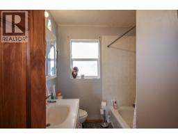 1621 95 Avenue, Dawson Creek, BC V1G1K2 Photo 12