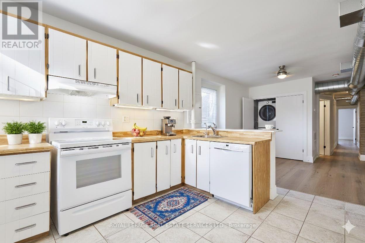Photo of 927 Kingston Road