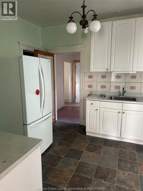 547 PIERRE AVENUE - 3
