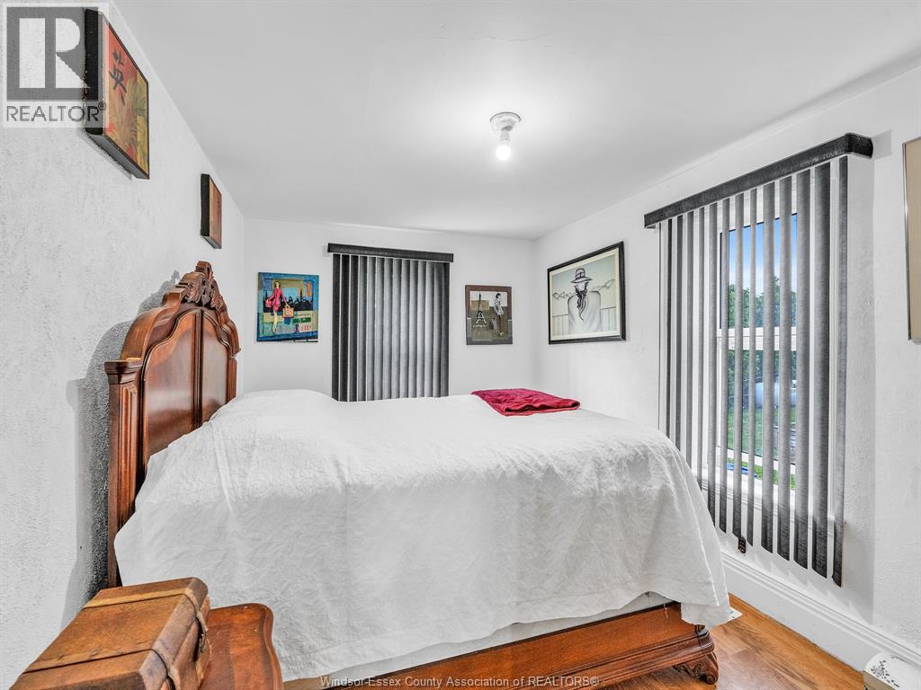 909 Mersea Road 10 - 11