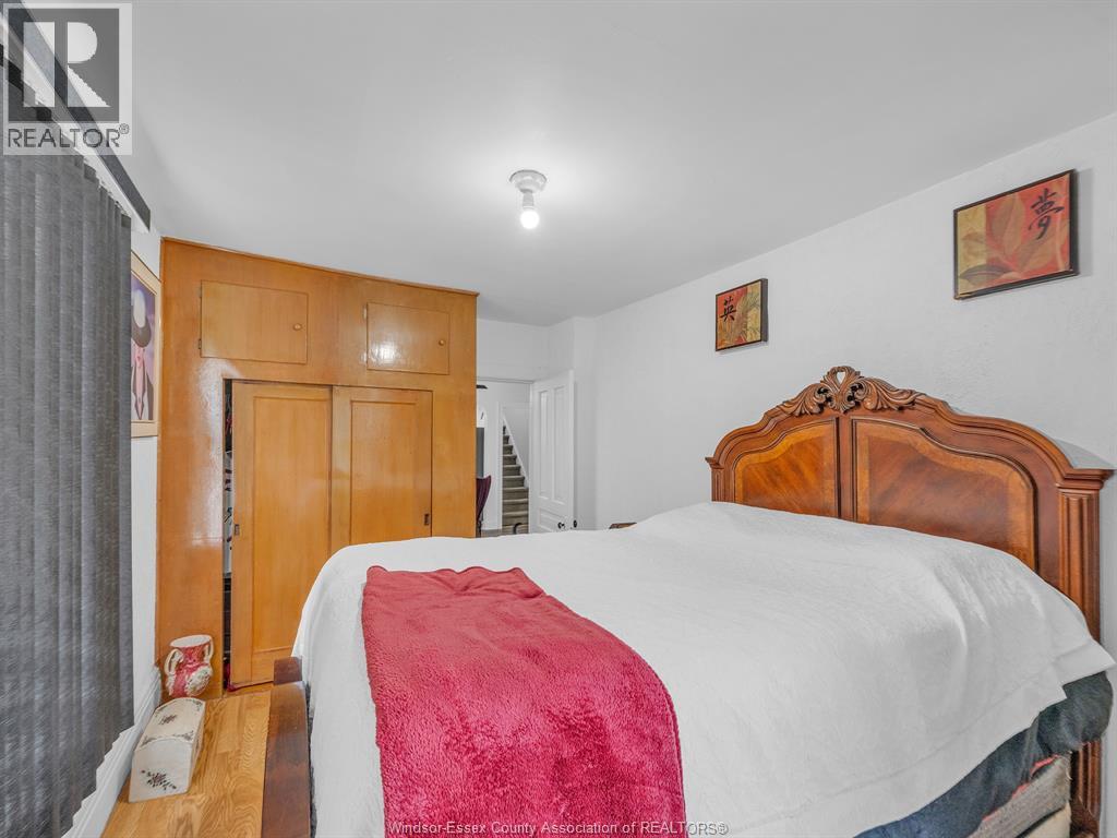 909 Mersea Road 10 - 12