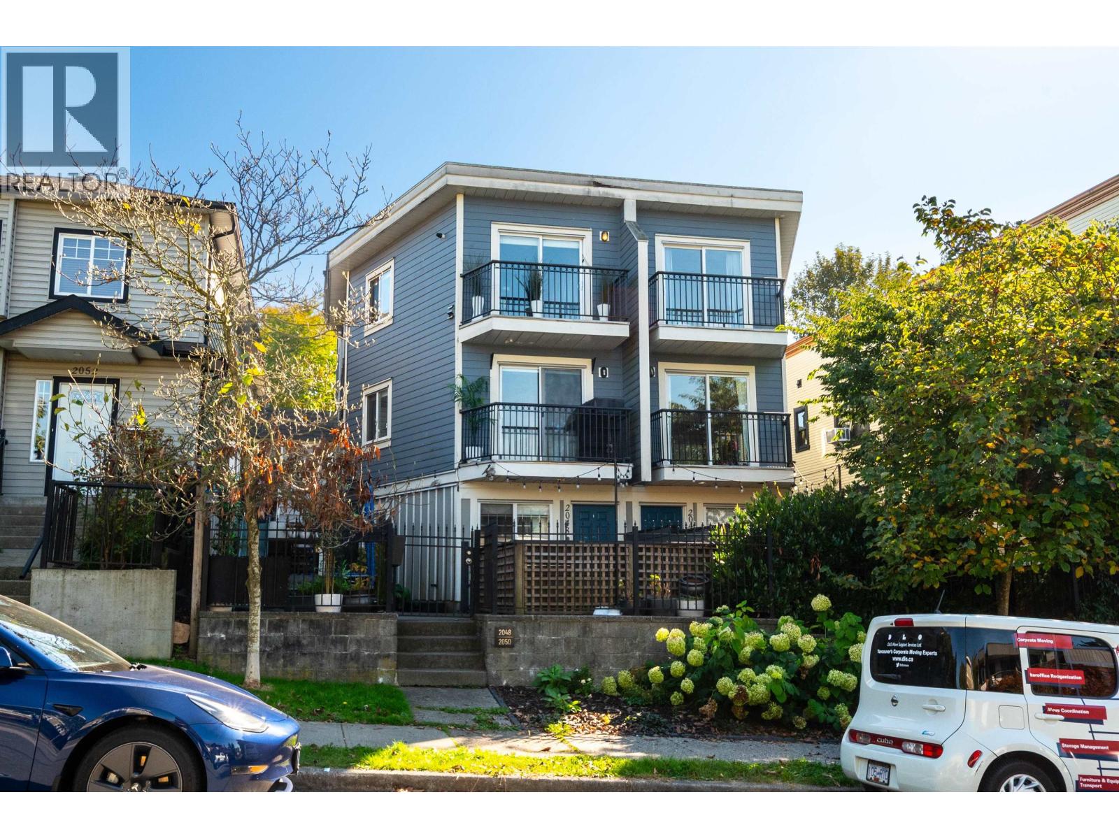 2048 TRIUMPH STREET