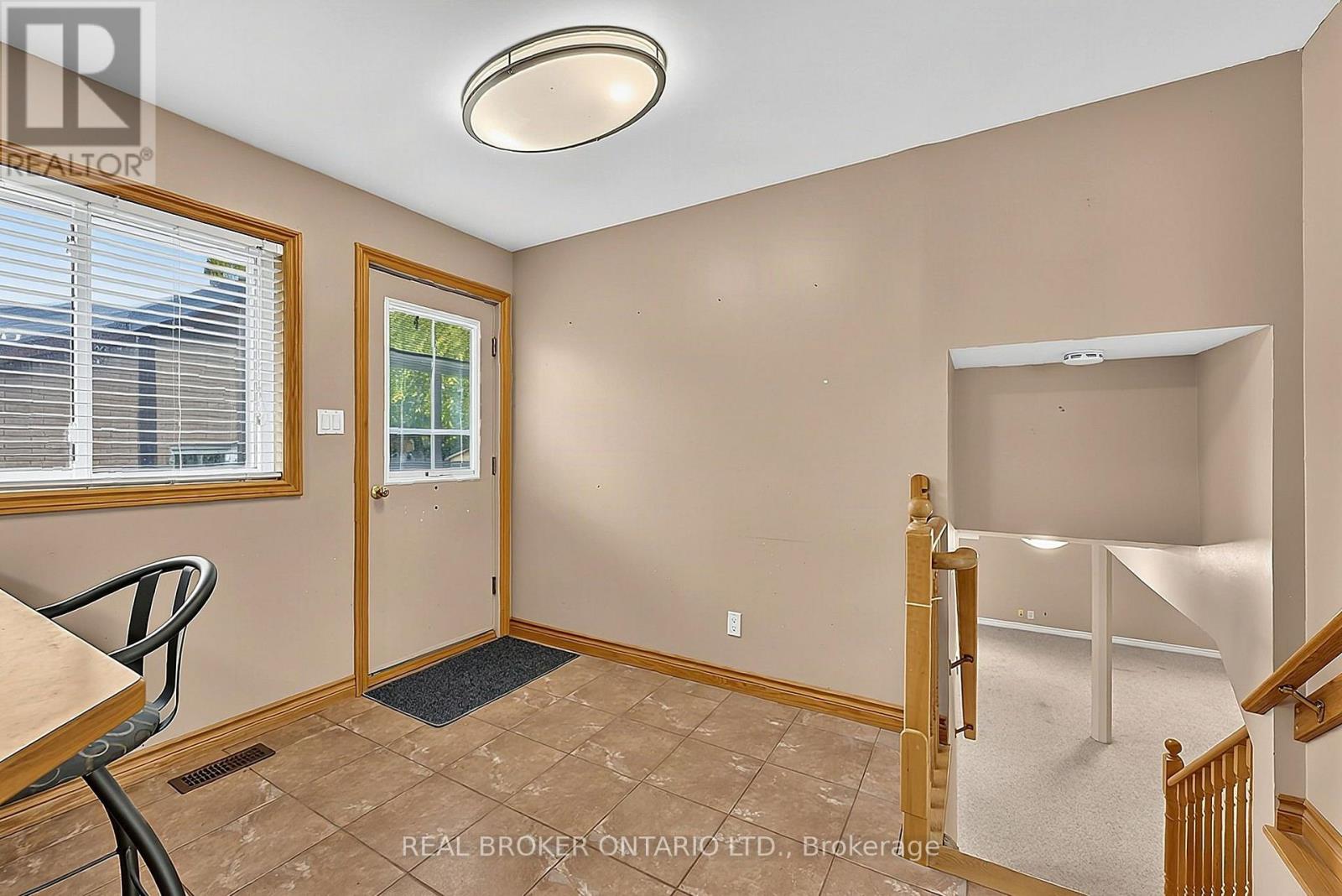 36 DUTCH SETTLERS COURT - 12