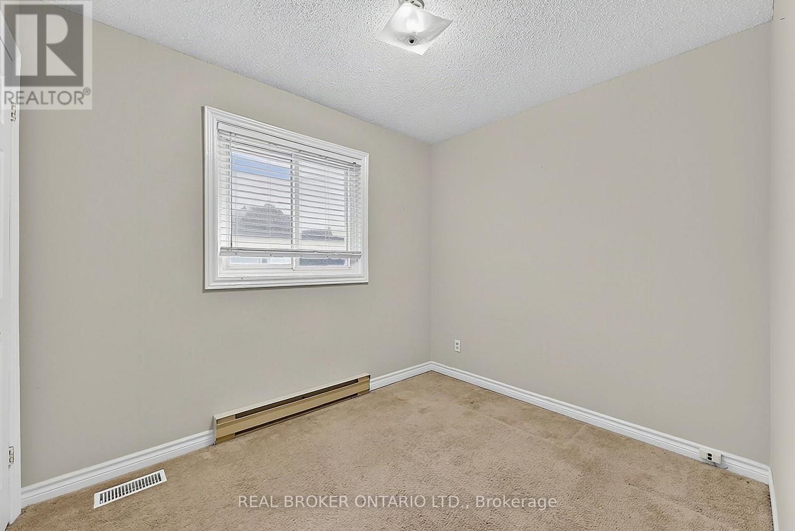 36 DUTCH SETTLERS COURT - 20