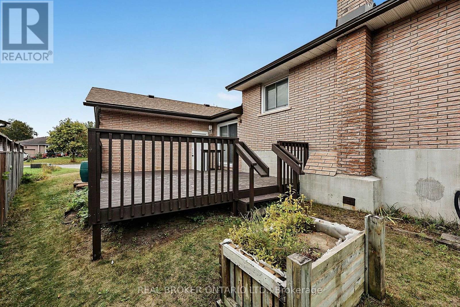 36 DUTCH SETTLERS COURT - 33