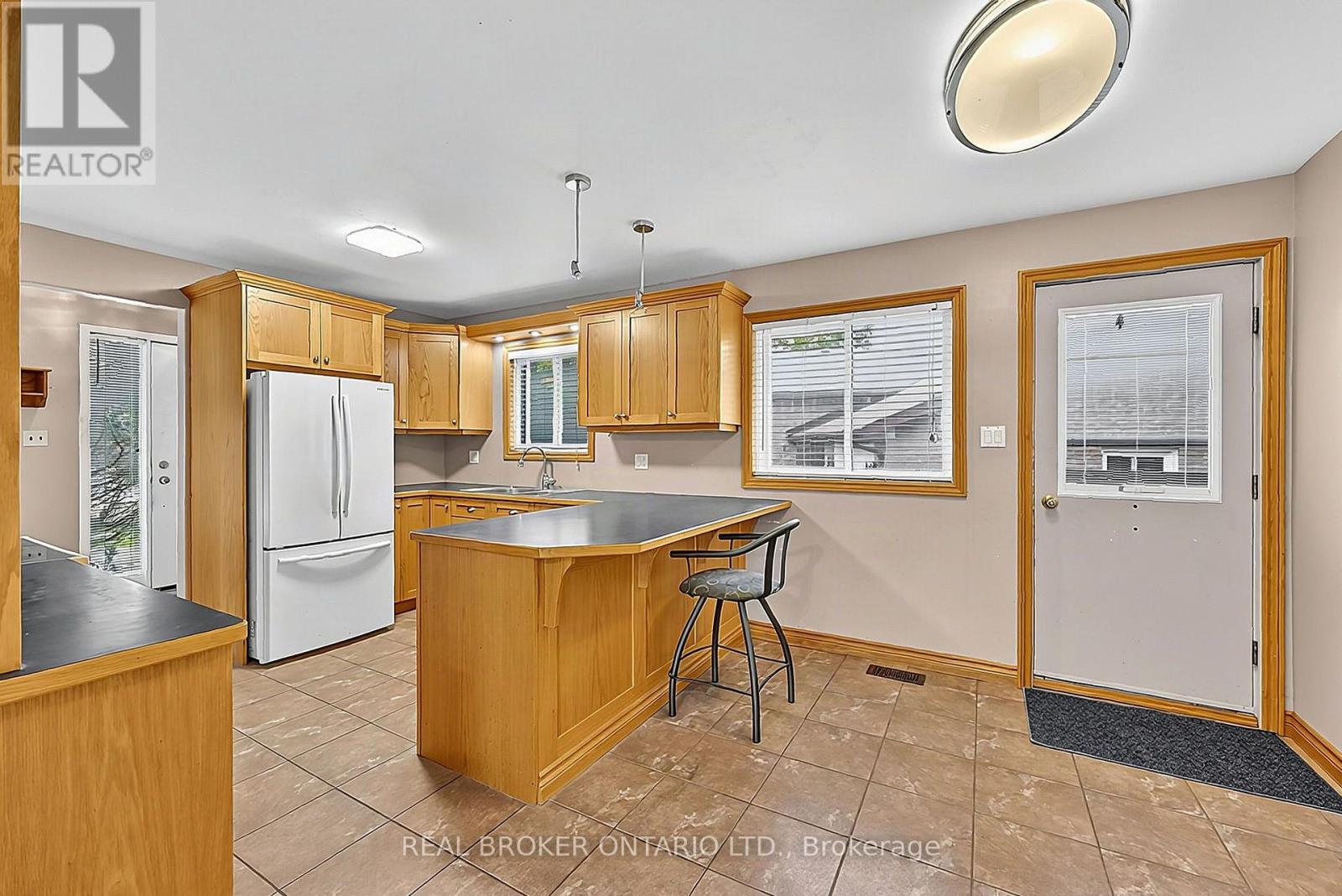 36 DUTCH SETTLERS COURT - 8