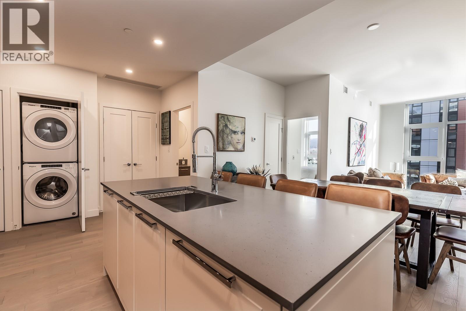 #413 3389 Lakeshore Road - 11