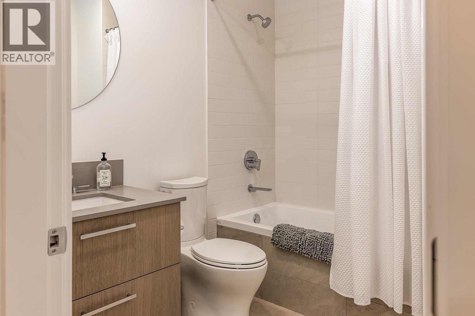 #413 3389 Lakeshore Road - 33